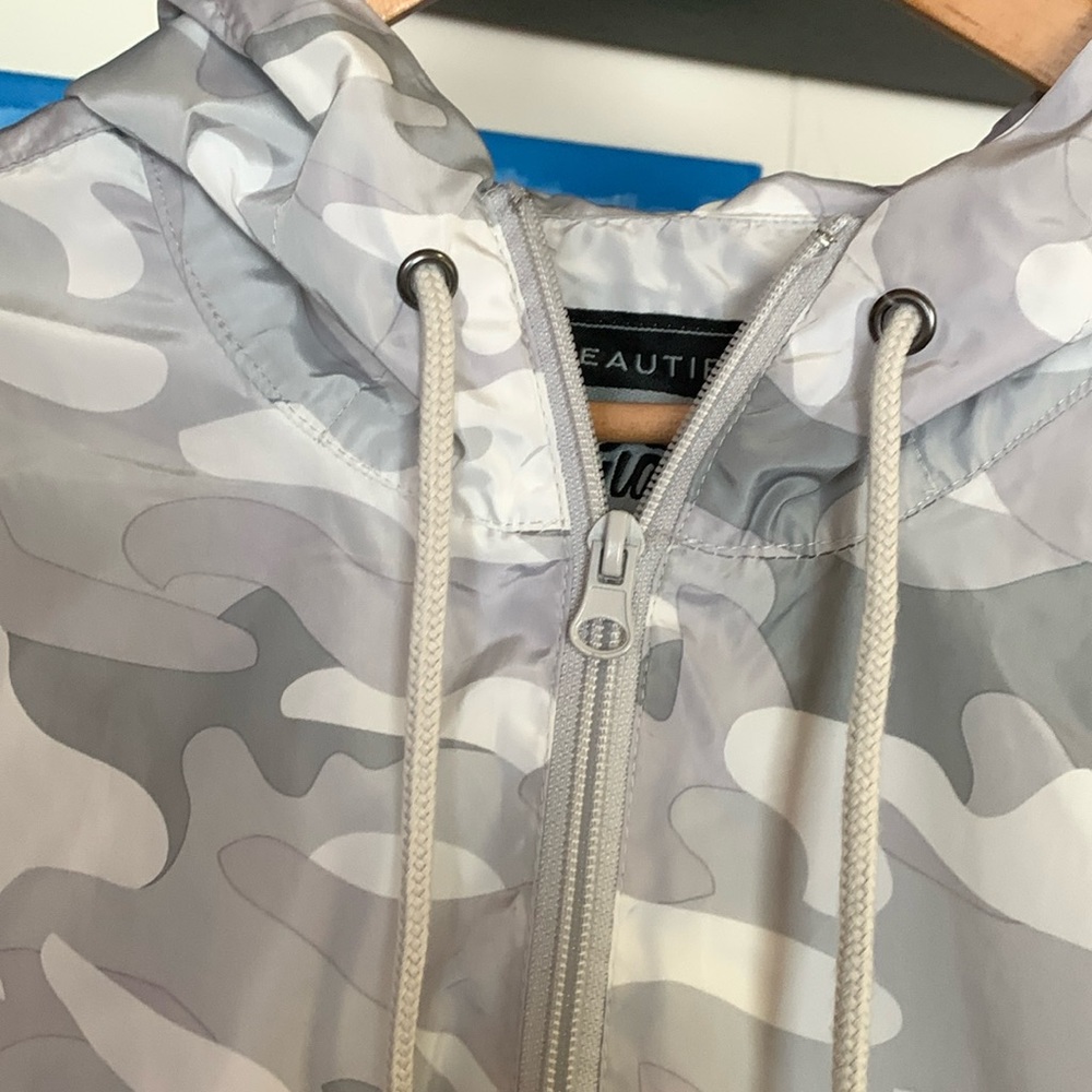 Beautiful Giant Men’s Zip Up Camo Windbreaker
